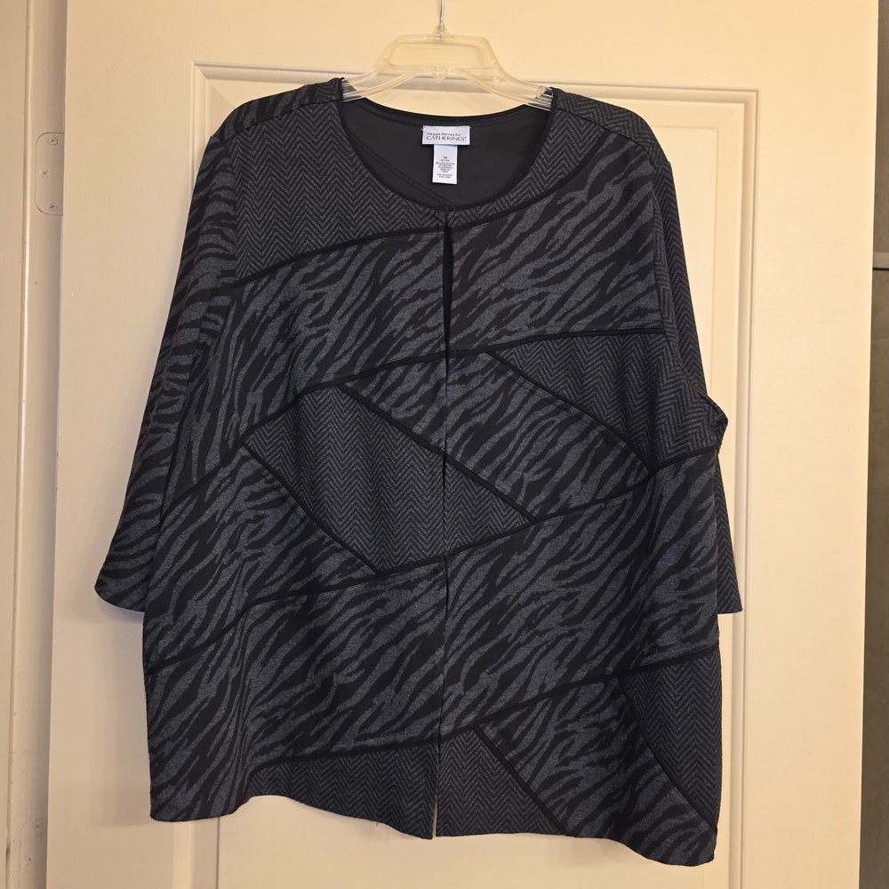Size 1X Catherines Maggie Barnes Chevron Zebra Animal Print Grey Top Hook&Eye